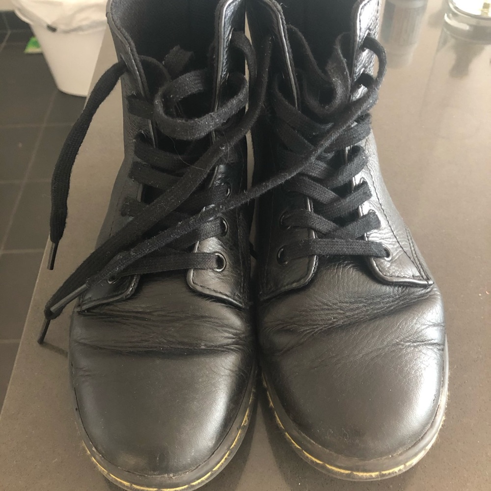 Dr. Martens soft leather ankle boot - size 7